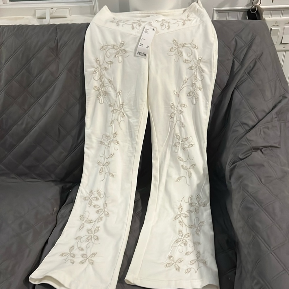 New with tags beautifully embroidered white pants from urban outfitters